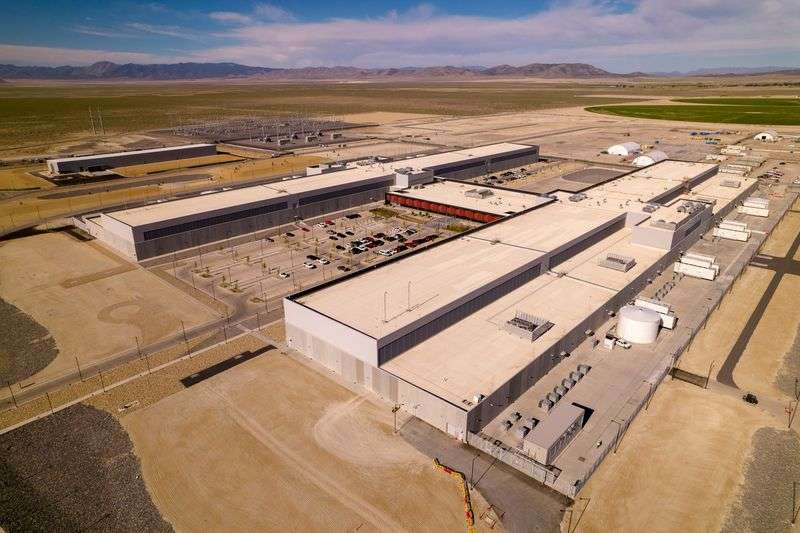 Facebook’s massive data center in Eagle Mountain has
opened its first phase, while work continues on four other
structures.