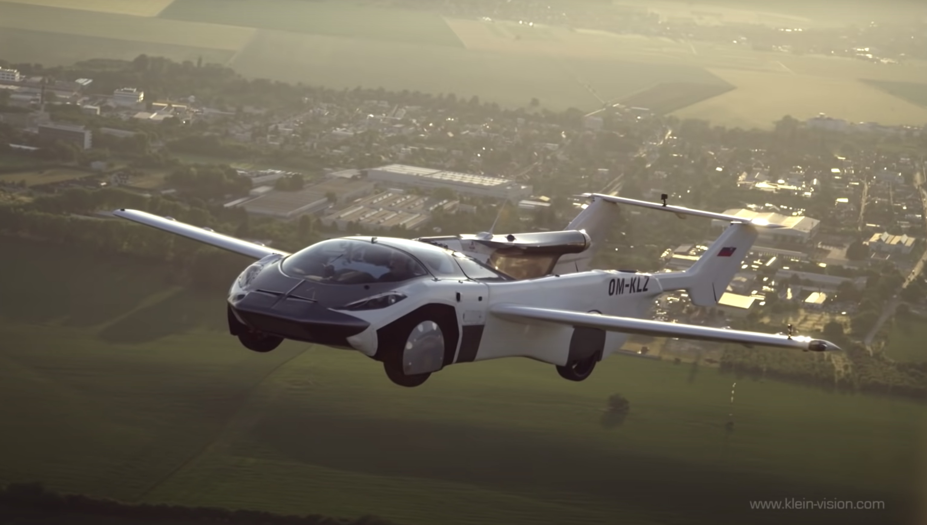 This video details a new flying car's first intercity commute.