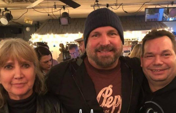 Bubba Strauss, right, and his wife, Cathy Cahill, poses for a picture with Garth Brooks.