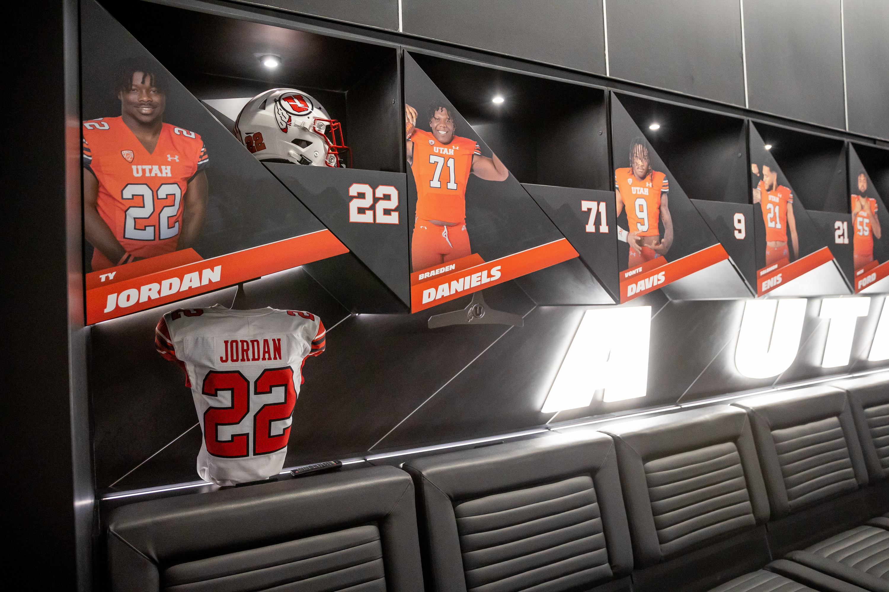 Utah Football retires No. 22 jersey in honor of Ty Jordan, Aaron Lowe