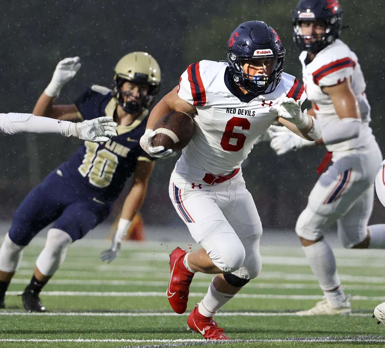 Springville’s Seth Rigtrup (6) runs past Skyline to score at Skyline High in Salt Lake City on Thursday, Aug. 19, 2021.