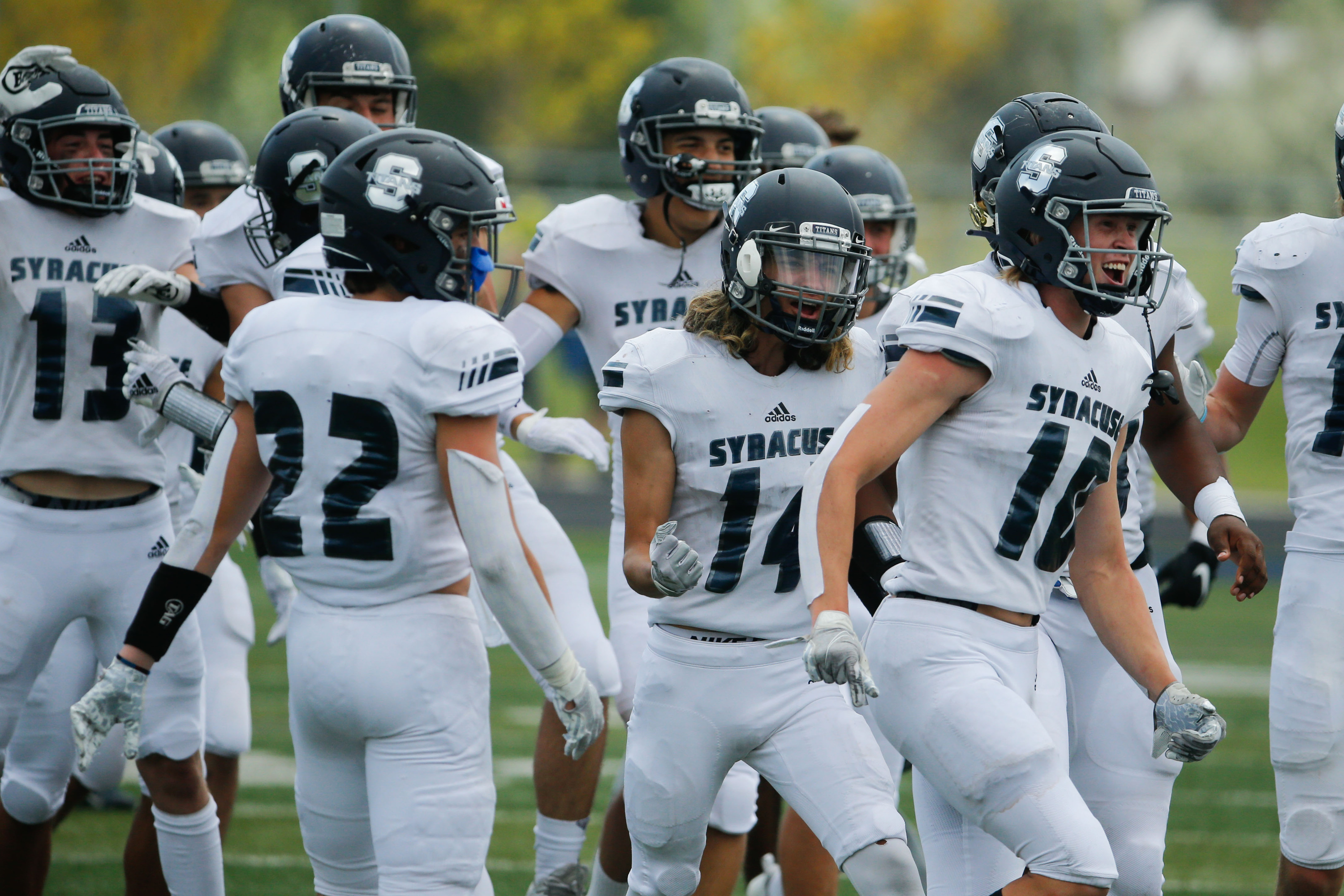 Syracuse sends seniors out with 19-14 win over region foe Layton