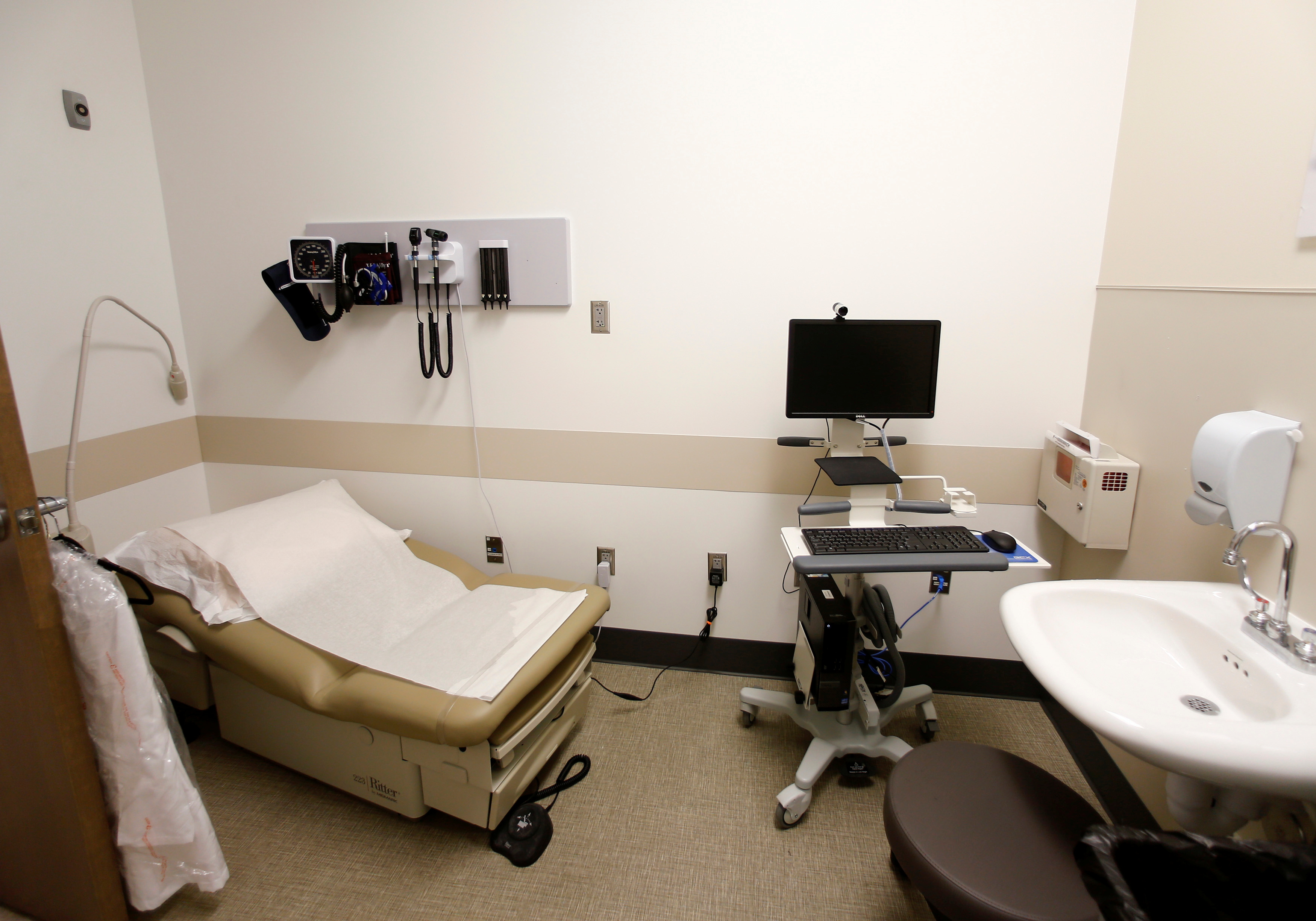 A medical examination room is shown at a Kaiser Permanente health clinic located inside a Target retail store in San Diego, California, November 17, 2014. Overweight or obese adults should be screened for prediabetes and Type 2 diabetes starting at age 35, a U.S. government-backed panel of experts in disease prevention recommended on Tuesday.