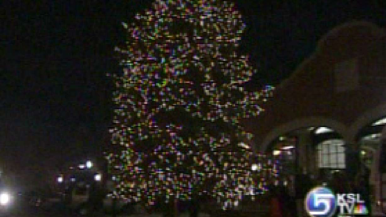 Downtown Prepares for Start of Holidays