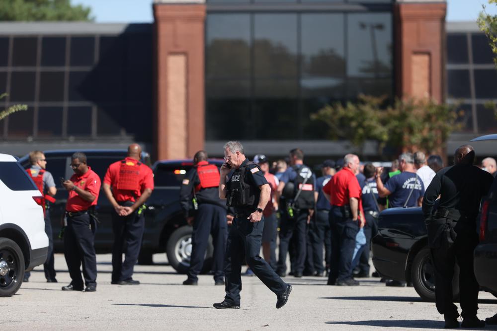 Police respond to the scene of a shooting at a Kroger's grocery store in Colliersville, Tenn., on Thursday.