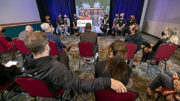 De tech-magnaat, rockster en eigenaar van het NBA-team heeft een nieuw doel gesteld om geld in te zamelen voor de non-profitorganisatie Utah De tech-magnaat, rockster en eigenaar van het NBA-team heeft een nieuw doel gesteld om geld in te zamelen voor de non-profitorganisatie Utah