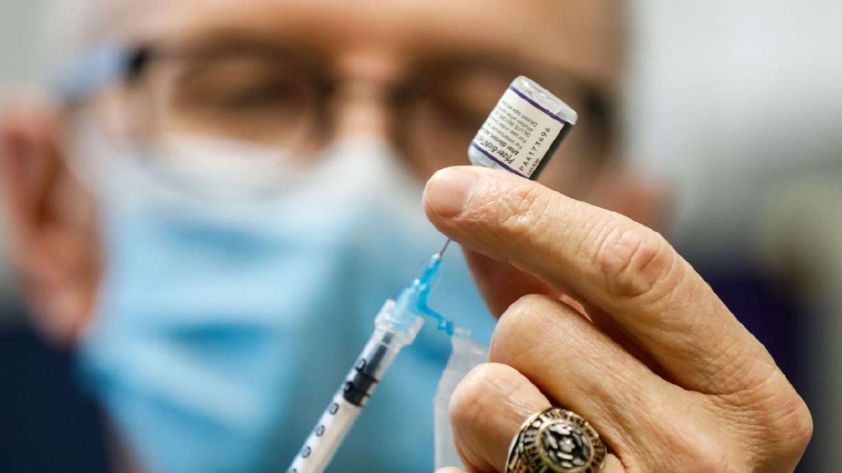 Nurse Jon Hight draws a Pfizer-BioNTech COVID-19 vaccine into a syringe at the Salt Lake Public Health Center on
Sept. 30. Utah health officials on Thursday confirmed 1,859 new COVID-19 cases and nine deaths.