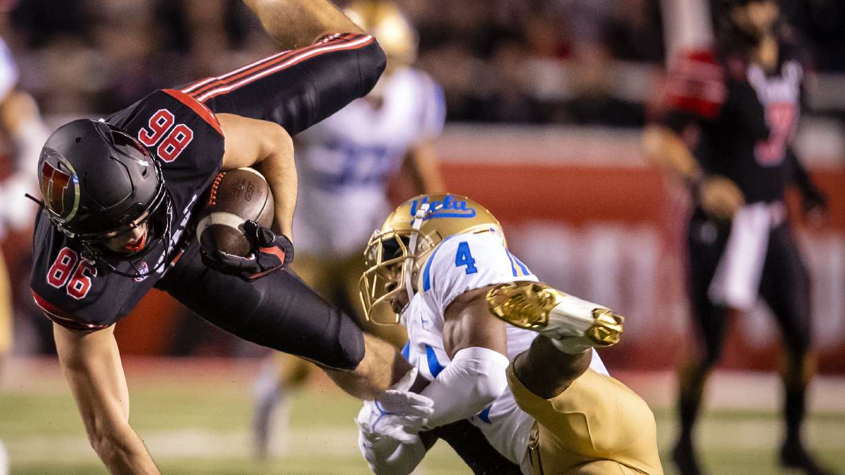 Utah Utes tight end Dalton Kincaid (86) is upended by UCLA Bruins defensive back Stephan Blaylock (4) in thee first quart of the game between Utah and UCLA at Rice Eccles Stadium in Salt Lake City, Utah on Saturday, Oct. 30, 2021.