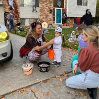 Utah woman gives out glow sticks on Halloween to keep children safe