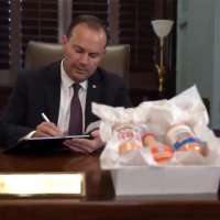 My condiments to you: Sen. Mike Lee delivers Apple CEO Tim Cook a Utah original