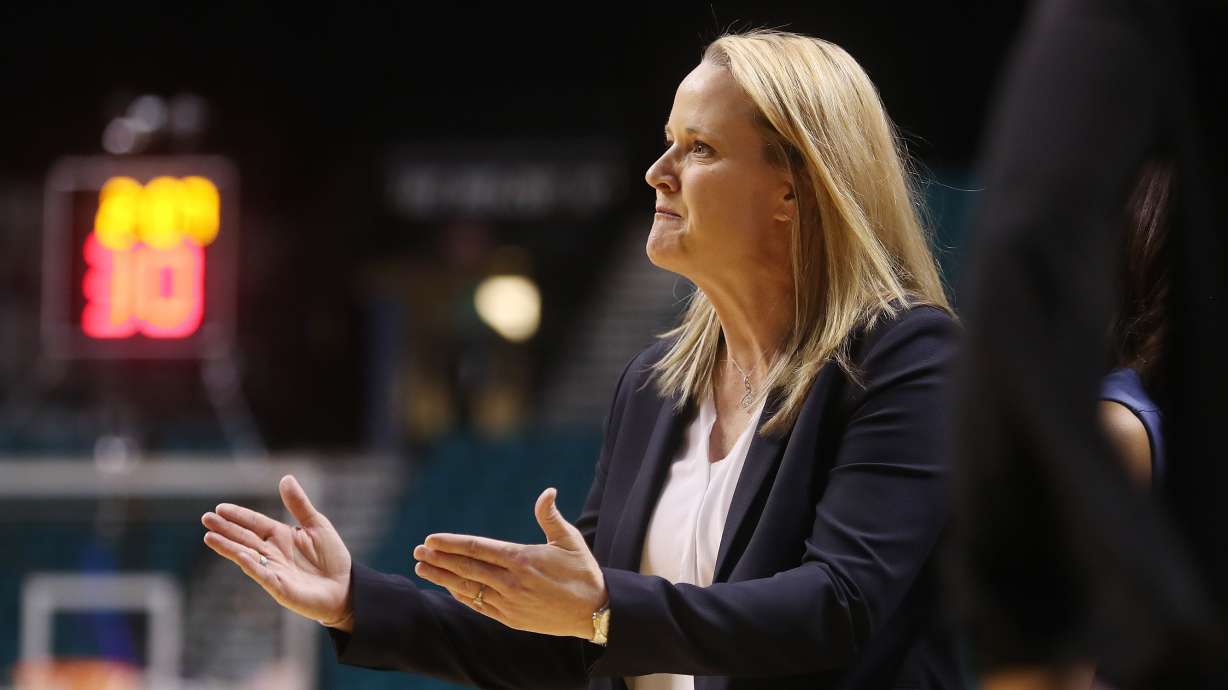 Utah Utes head coach Lynne Roberts argues a point with a referee as Utah and Washington play in Pac-12 tournament action at the MGM Grand Garden Arena in Las Vegas on Thursday, March 7, 2019. Washington won 64-54.