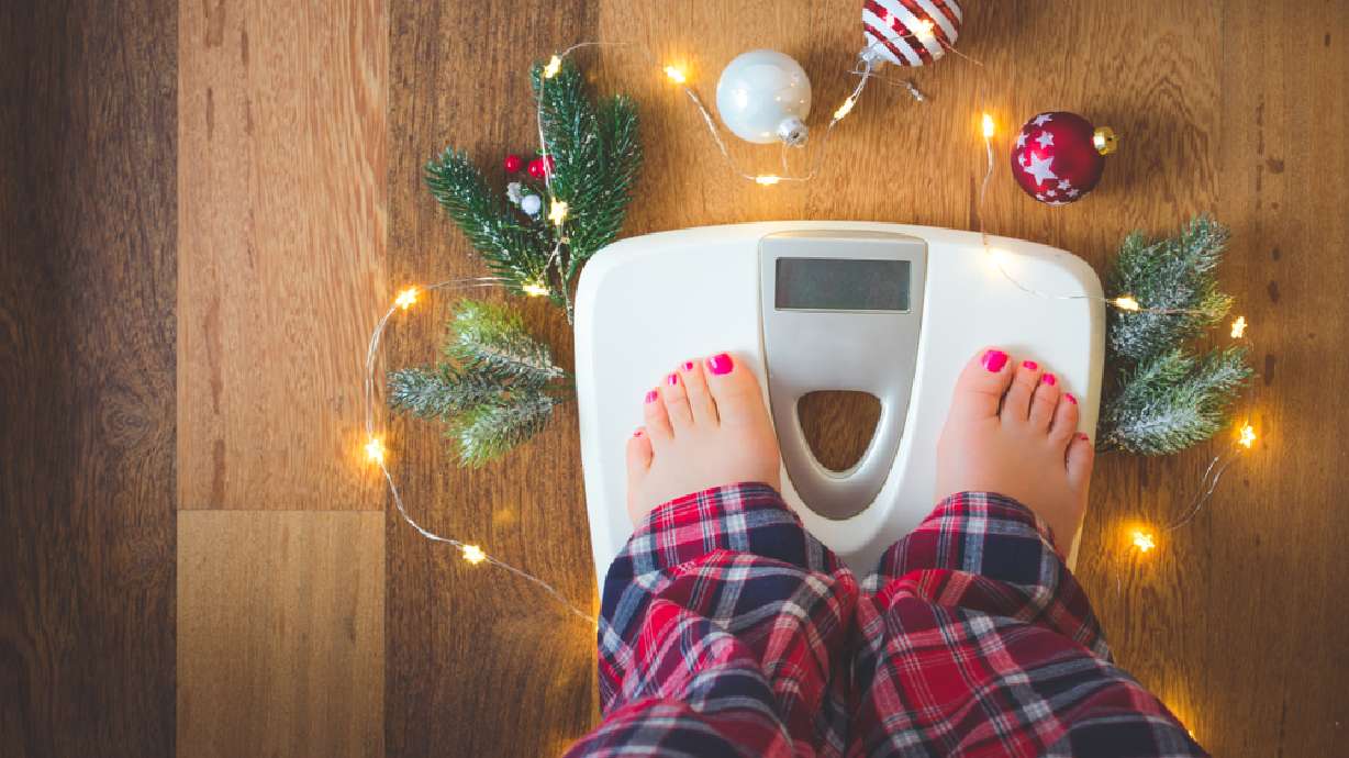 Struggle with your weight during the holidays? Fat loss expert shares 3 simple tips