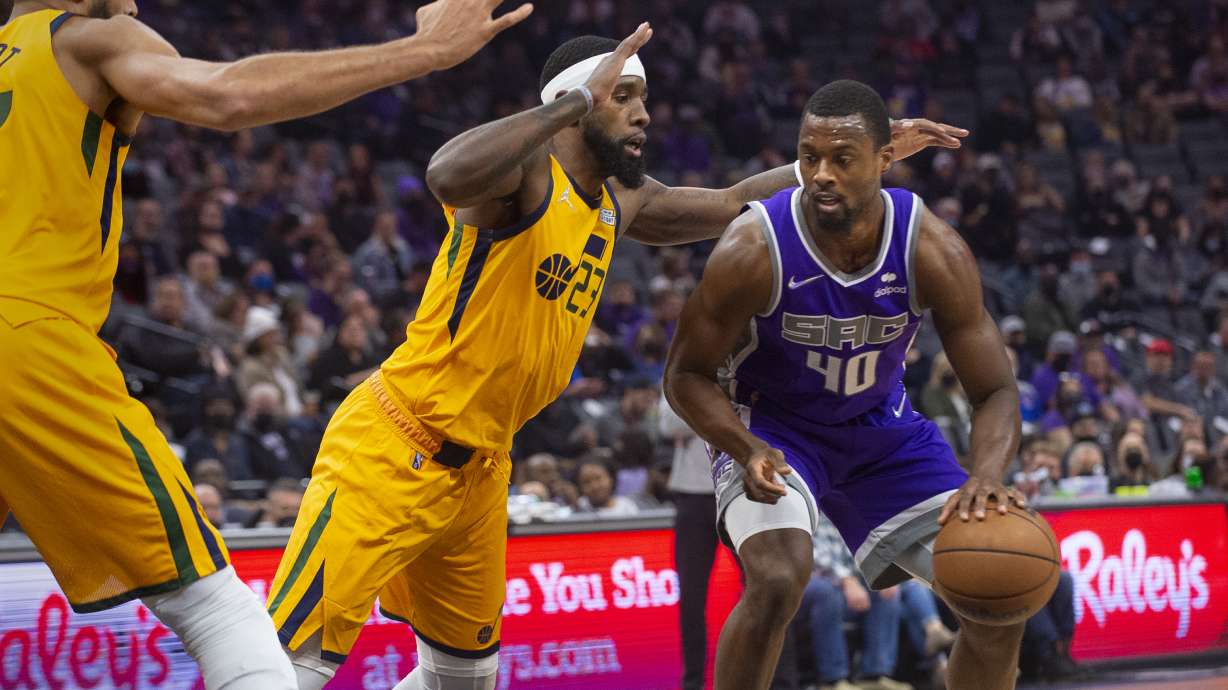 Utah Jazz forward Royce O'Neale (23) guards Sacramento Kings forward Harrison Barnes (40) during the first quarter of an NBA basketball game in Sacramento, Calif., Saturday, Nov. 20, 2021.