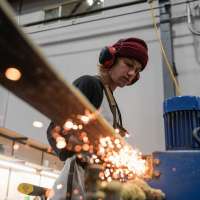 Skiing on algae: How a Utah company wants to eliminate plastic in ski construction