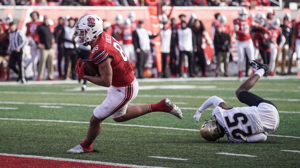 Utah tight end Dalton Kincaid (86) completes a touch down past Colorado cornerback Nikko Reed in an NCAA football game at Rice-Eccles Stadium in Salt Lake City on Friday, Nov. 26, 2021.