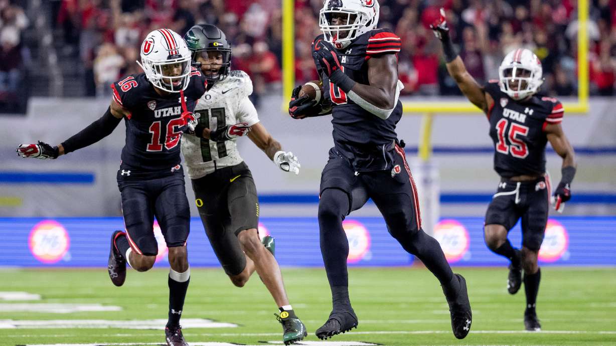 Utah Utes linebacker Devin Lloyd (0) runs back an intercepted pass to score, putting the Utes up 14-0 over the Oregon Ducks in the Pac-12 championship game at Allegiant Stadium in Las Vegas on Friday, Dec. 3, 2021.