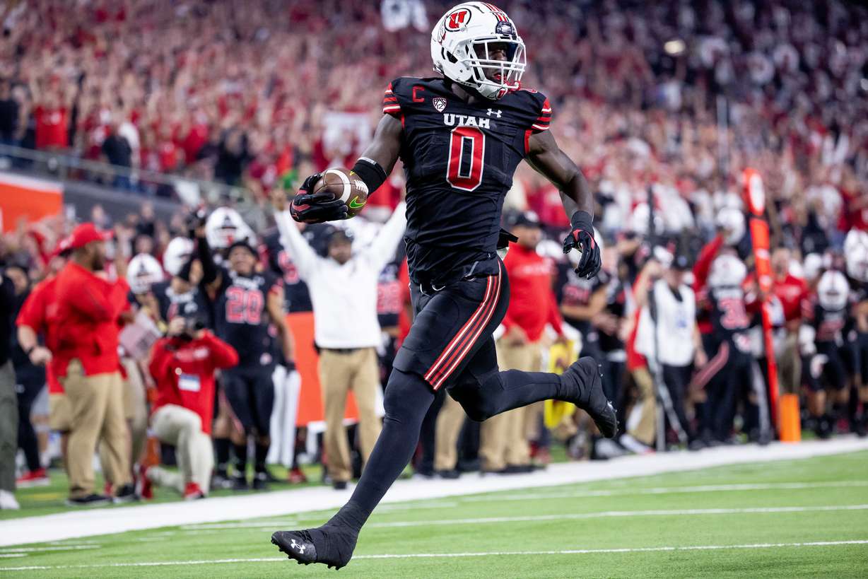 Utah Utes linebacker Devin Lloyd (0) runs back an intercepted pass to score, putting the Utes up 14-0 over the Oregon Ducks in the Pac-12 championship game at Allegiant Stadium in Las Vegas on Friday, Dec. 3, 2021.