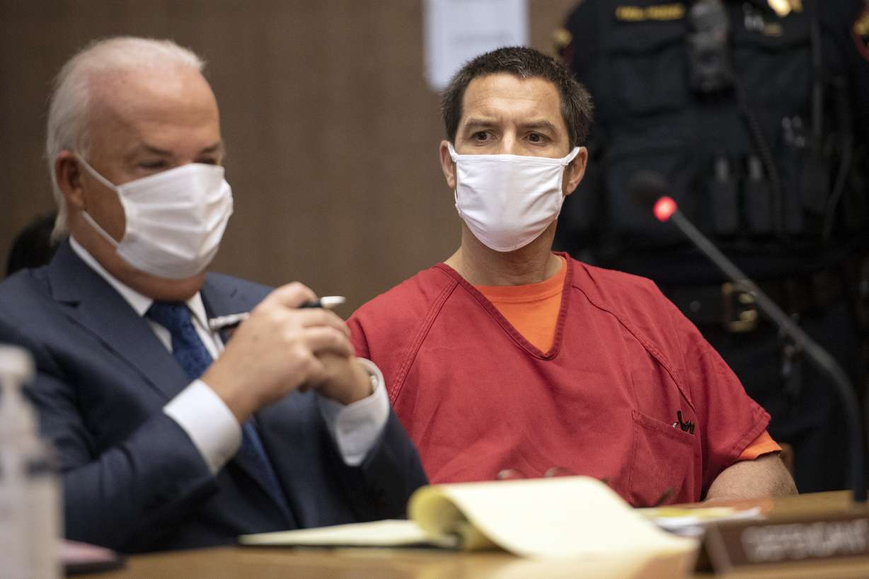 Scott Peterson listens to Stanislaus County Deputy District attorney Dave Harris speak during a hearing at the San Mateo County Superior Court in Redwood City, Calif., Wednesday.