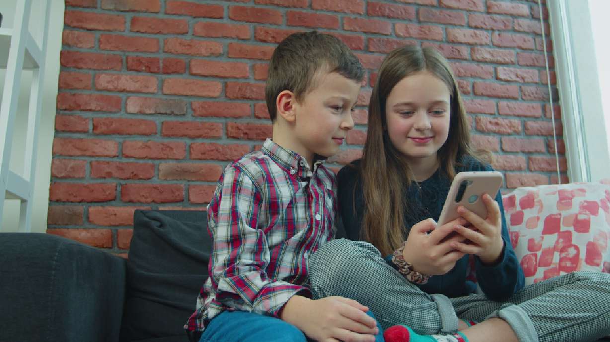 Rising screen time for American youths has pediatricians concerned