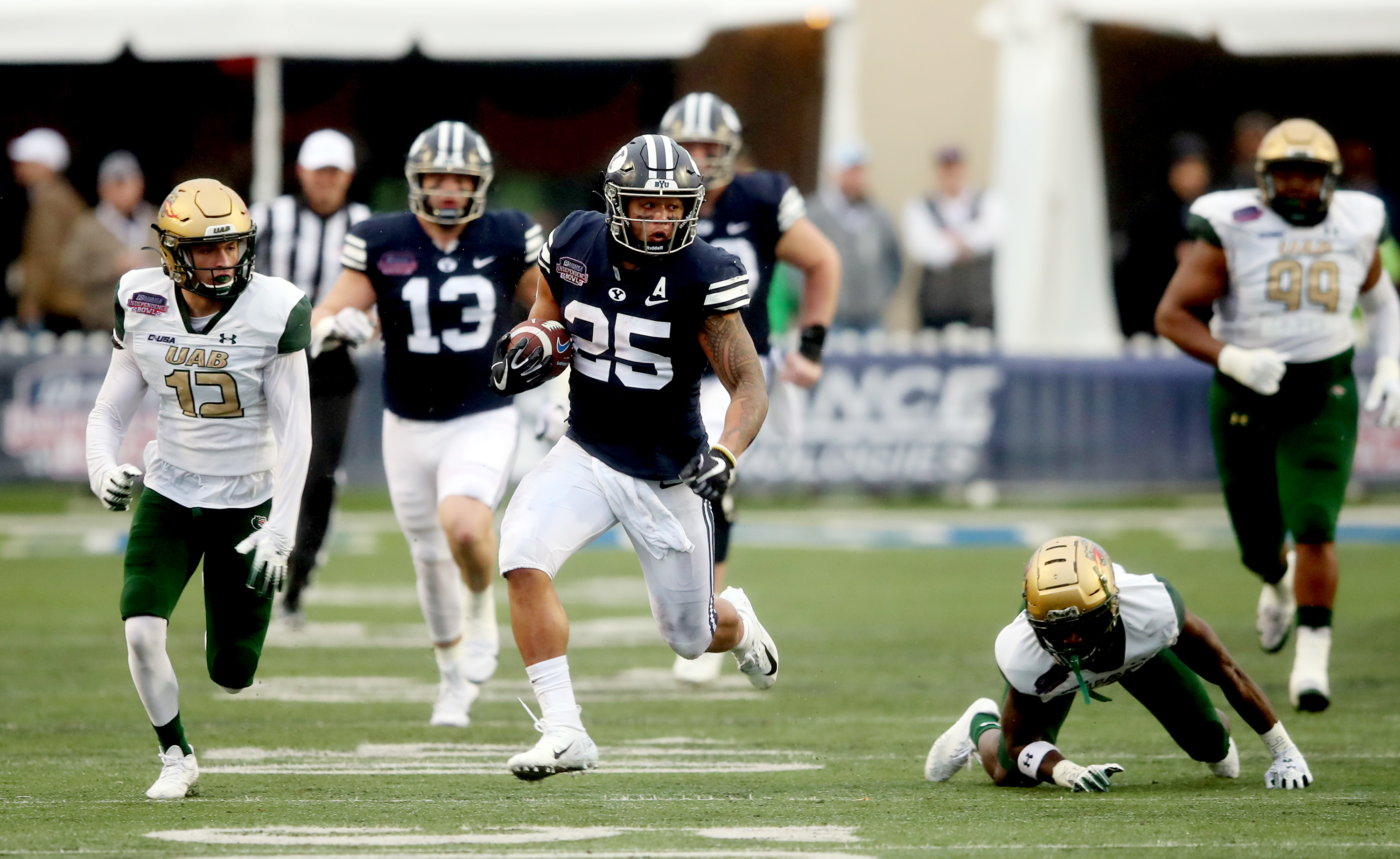 Brigham Young running back Tyler Allgeier (25) breaks away for run as BYU and UAB play in the Radiance Technologies Independence Bowl in Shreveport, Louisiana on Saturday, Dec. 18, 2021.