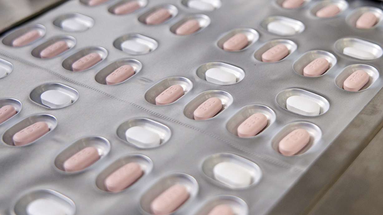 Newly infected COVID-19 patients have two new treatment options that can be taken at home, including Pfizer's Paxlovid pills. But the pills have to be taken as soon as possible once symptoms appear.