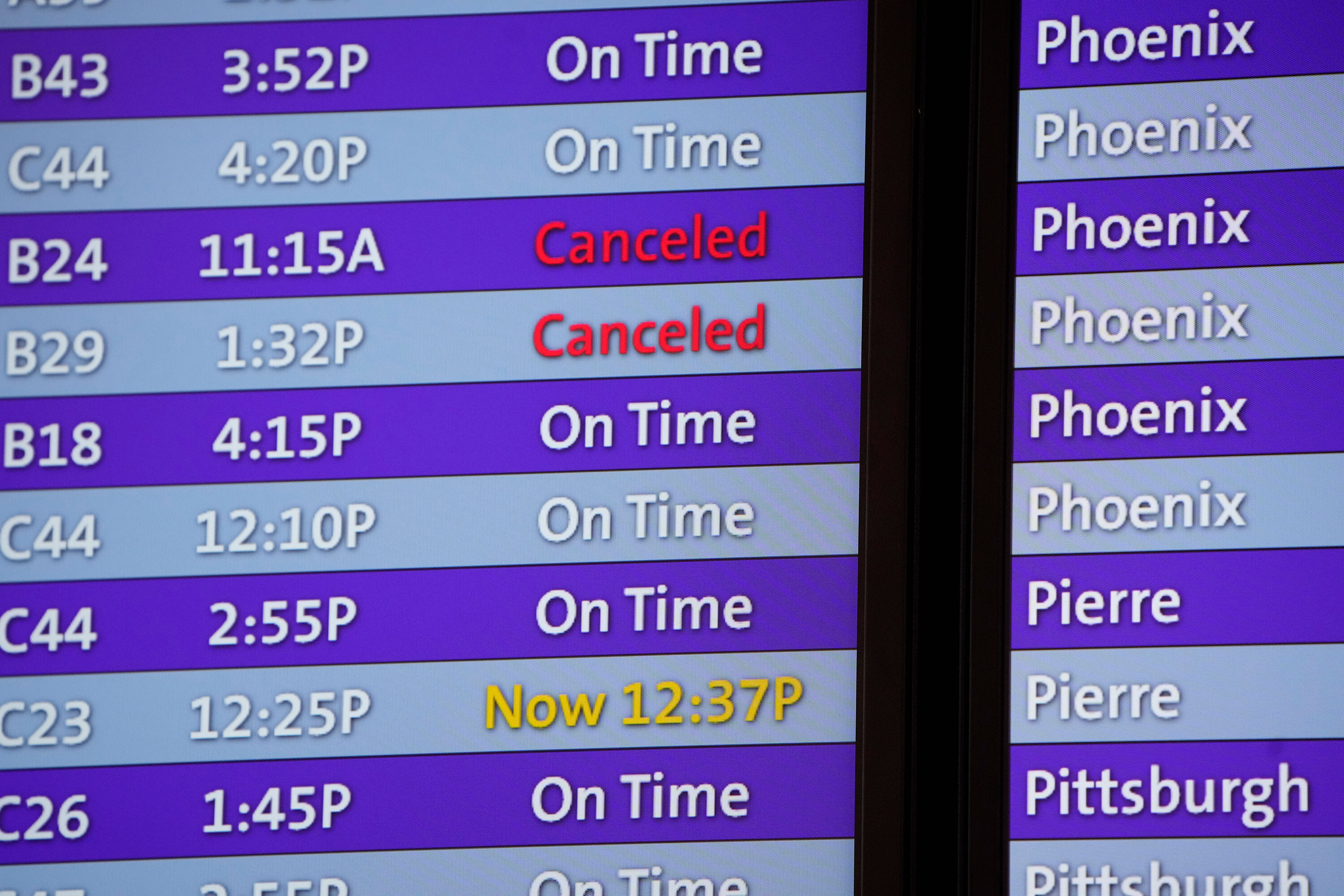 Travel nightmare continues: Another 2,500 flights canceled Tuesday