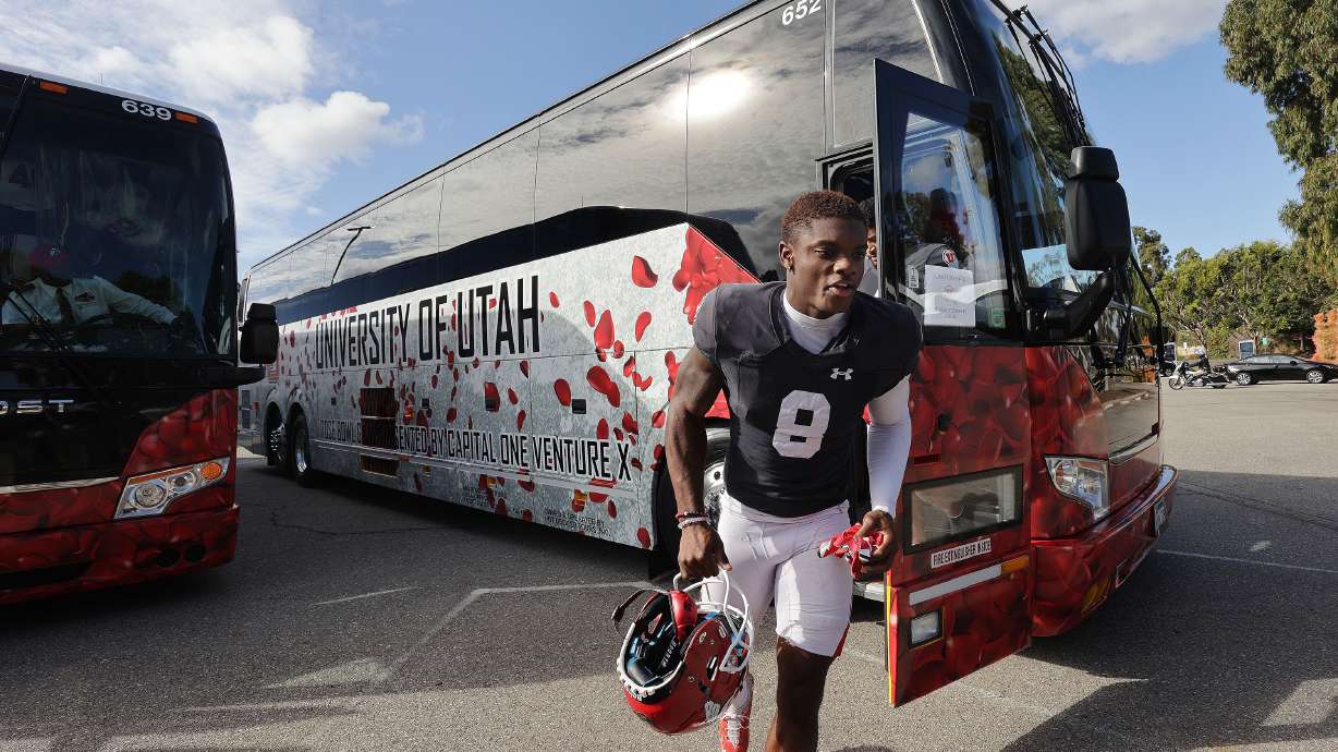 Utah Utes cornerback Clark Phillips III (8) exits the team bus for the upcoming Rose Bowl game against Ohio State at Dignity Health Sports Park in Carson, Calif., on Tuesday, Dec. 28, 2021.