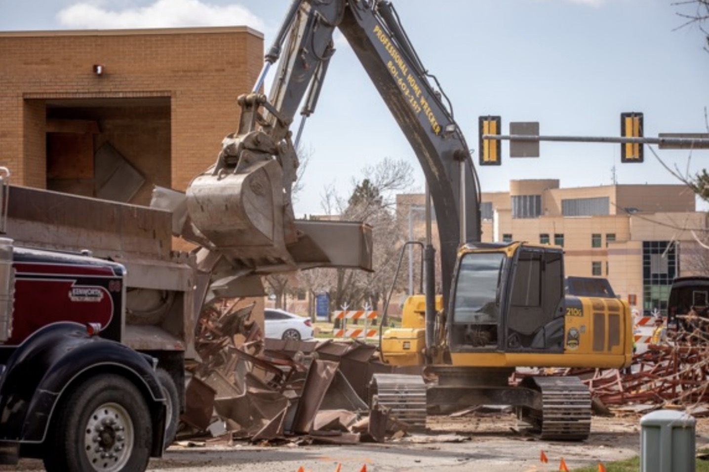 Construction of bus system to close some traffic, onstreet parking in