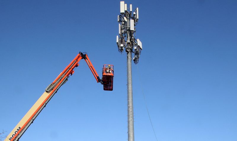 A contract crew from Verizon installs 5G telecommunications equipment on a tower in Orem, on Dec. 3, 2019. A U.S. trade group representing major airlines asked the FCC on Thursday to halt deployment of new 5G wireless service around many airports.