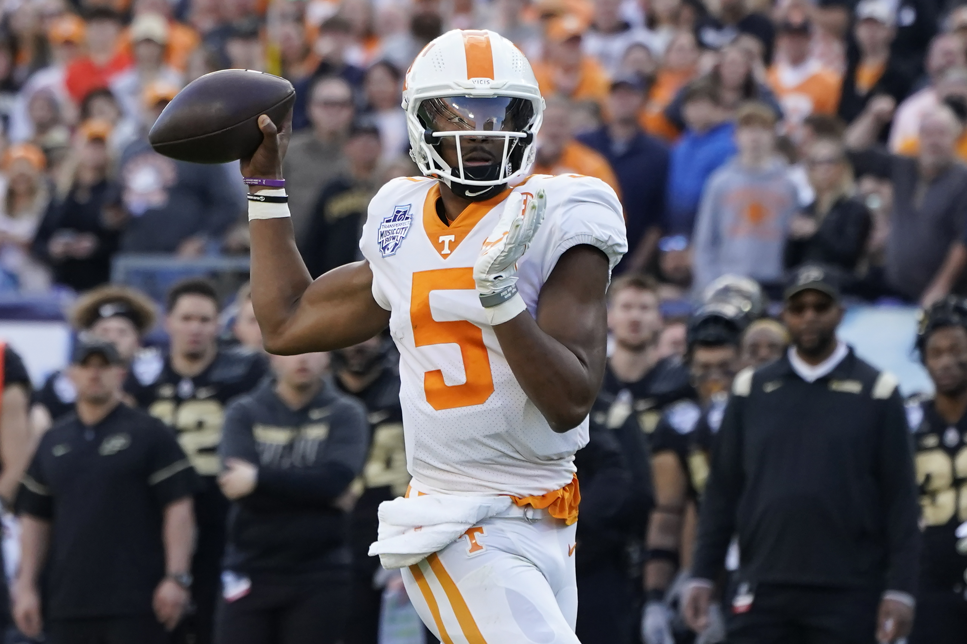 Josh Furlong's AP Top 25: Tennessee makes its move, UCLA inside Top 10