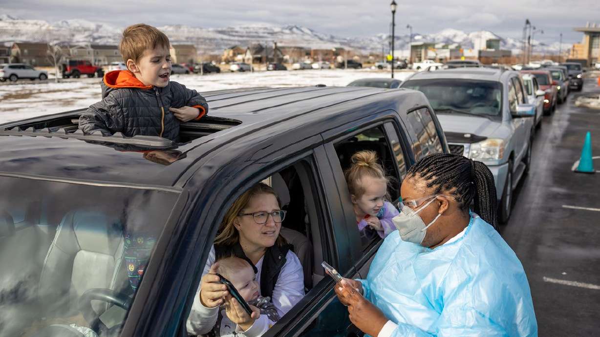 Miracle Wright helps check in Courtney Hutchings and her children, Theodore, 5, Athena, 3, and Rosie, 6 months, for COVID-19 testing at Herriman City Hall on Jan. 6. The Utah Department of Health reported 100 new COVID-19 cases on Tuesday and 24 deaths.