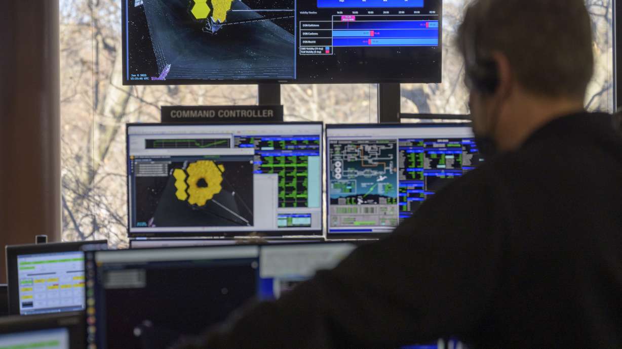 Engineering teams at NASA's James Webb Space Telescope Mission Operations Center at the Space Telescope Science Institute in Baltimore monitor progress as the observatory's second primary mirror wing rotates into position, Saturday.
