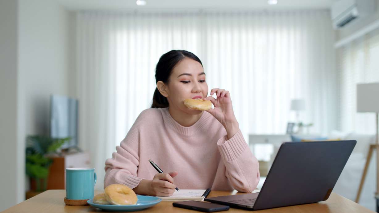 A new study comparing people who ate the same foods — but at different times in the day.