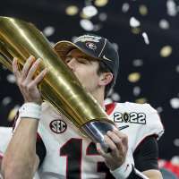 Georgia snaps 41-year title drought with 33-18 win over Bama