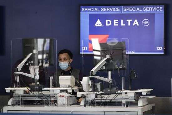 Delta Air Lines is reporting a $408 million loss for the final quarter of 2021.