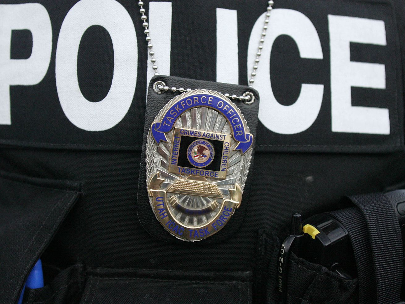 Before serving a search warrant in Tooele, ICAC officers don bullet proof vests on April 14, 2007. New proposed legislation would require Utah police officers to knock and demand admission to a home multiple times when executing a search warrant.
