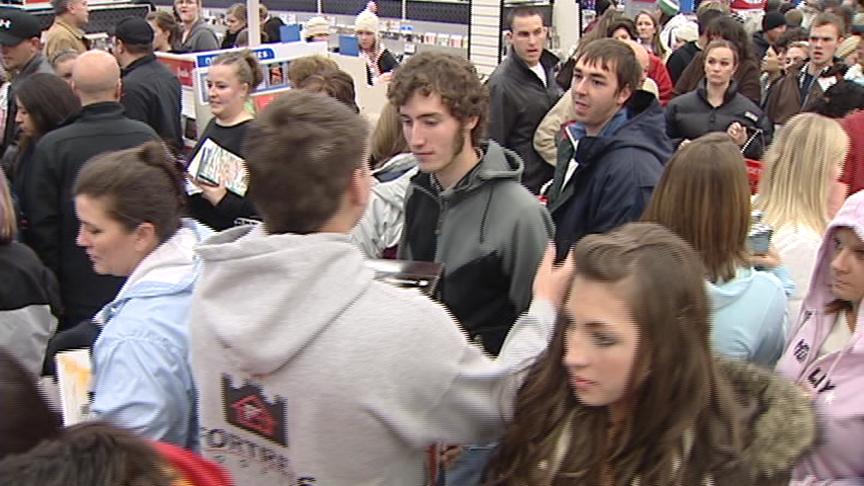 Bargain-Hunters Swarm Shopping Centers on Black Friday