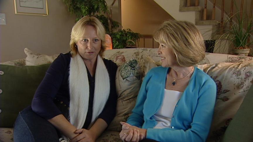 Sisters Meet for the First Time this Thanksgiving