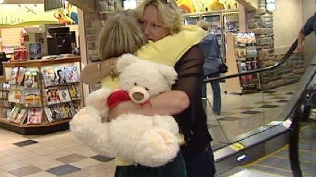Sisters Meet for the First Time this Thanksgiving