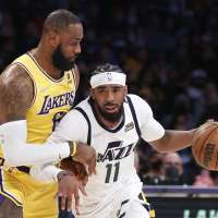 In change of pace, Jazz's offense the culprit in late-game collapse against Lakers
