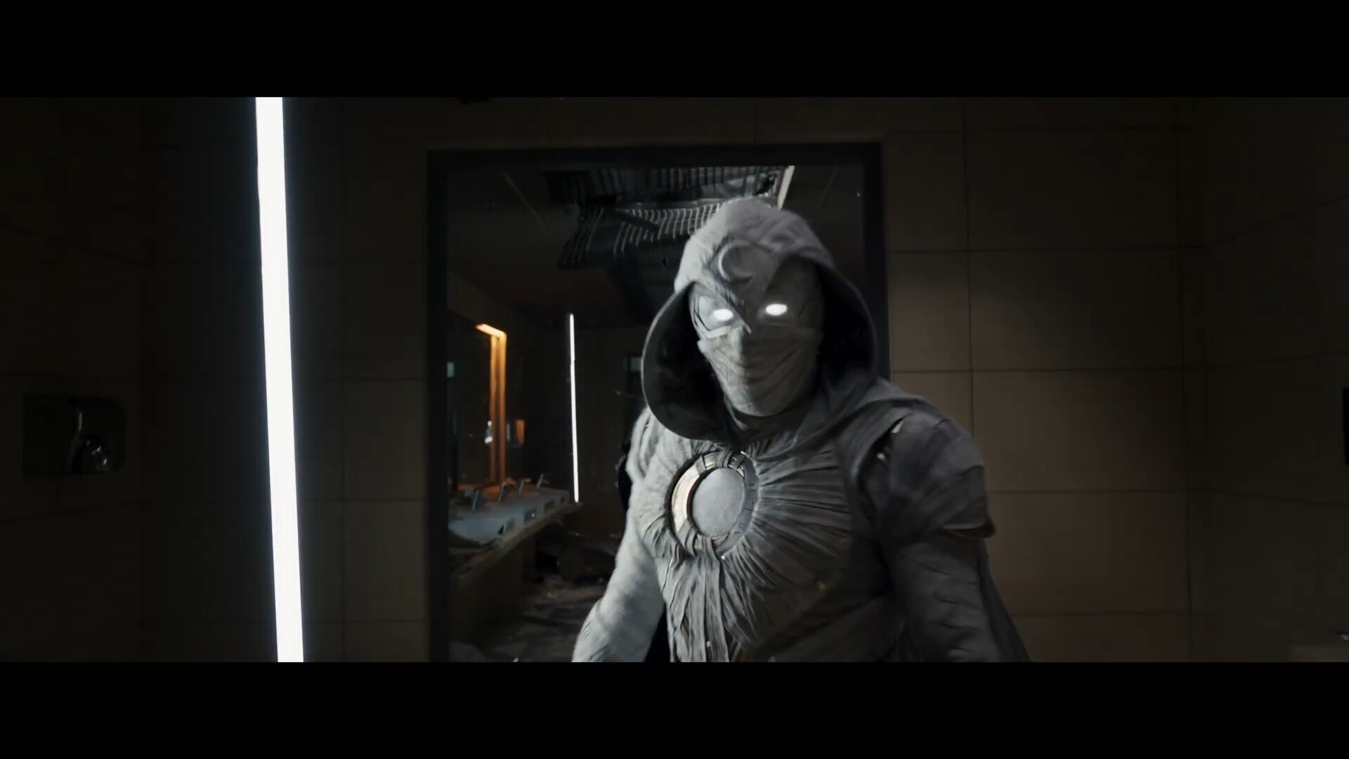 The series, Moon Knight according to Disney+, tells the story of Isaac's Steven Grant, a man who "becomes plagued with blackouts and memories of another life."