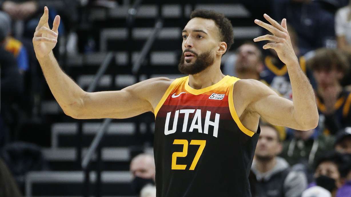 Utah Jazz center Rudy Gobert (27) priests call in Salt Lake City on Friday, Jan. 21, 2022. The Jazz won 111-101.