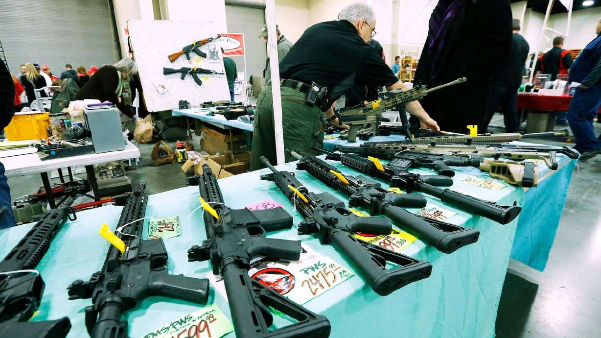 A Utah bill to close a loophole in state law that has allowed Salt Lake County to require vendors at gun shows in facilities owned by the county to conduct background checks is again making its way through the Utah Legislature.
