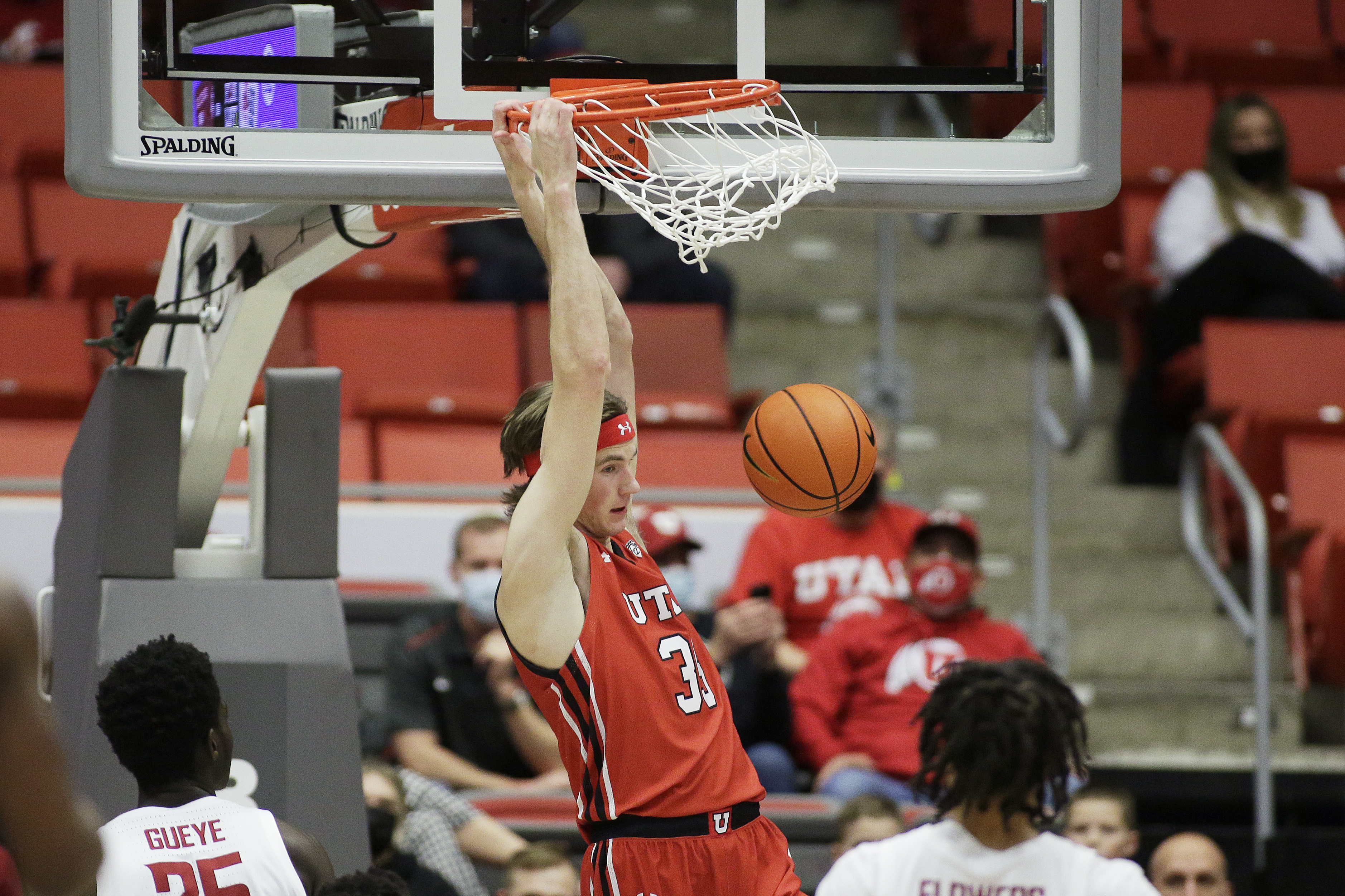 Utah center Branden Carlson dunks during the first half of an NCAA college basketball game against Washington State, Wednesday, Jan. 26, 2022, in Pullman, Wash.