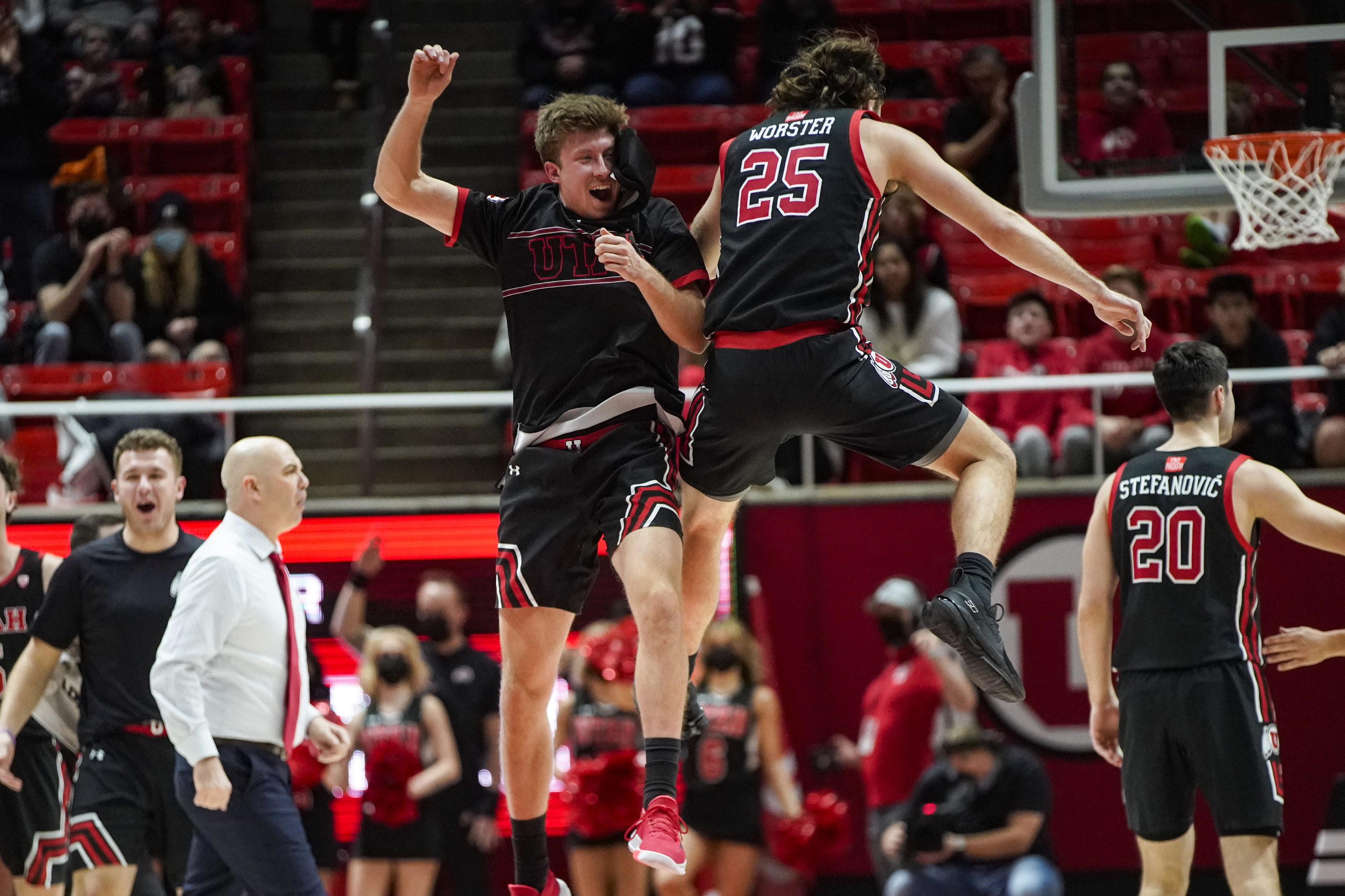 Utah Utes guard Rollie Worster (25) celebrates with teammates after his 3-pointer at the Huntsman Center in Salt Lake City on Thursday, Feb. 3, 2022.