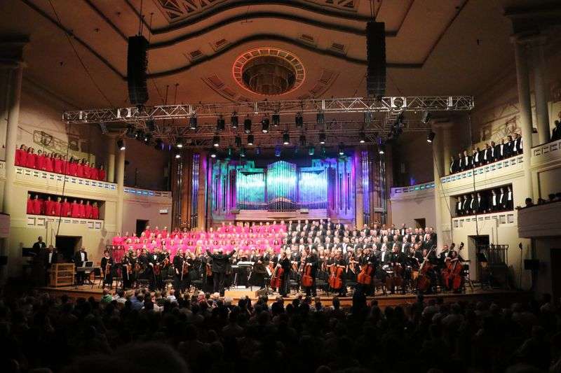 Music director Mack Wilberg raises arms in
acknowledgement of performance by Mormon Tabernacle Choir and and Orchestra at Temple Square at concert in Brussels, Belgium, July 11, 2016.