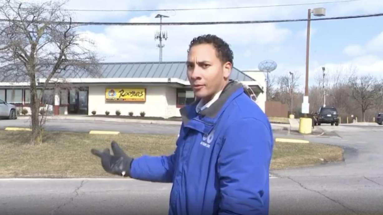 Ohio reporter Myles Harris' mom crashes his shot because she's a mom.