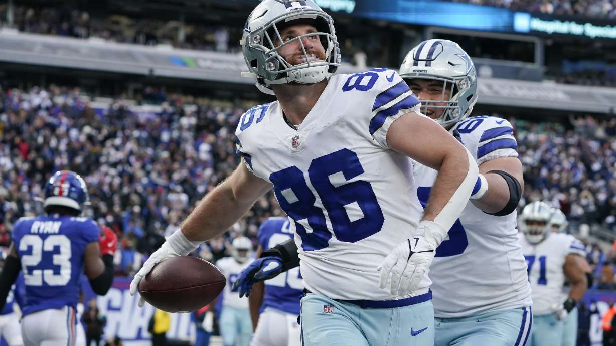 Dallas Cowboys tight end Dalton Schultz (86) celebrates after catching a touchdown pass against the New York Giants during the third quarter of an NFL football game, Sunday, Dec. 19, 2021, in East Rutherford, N.J.