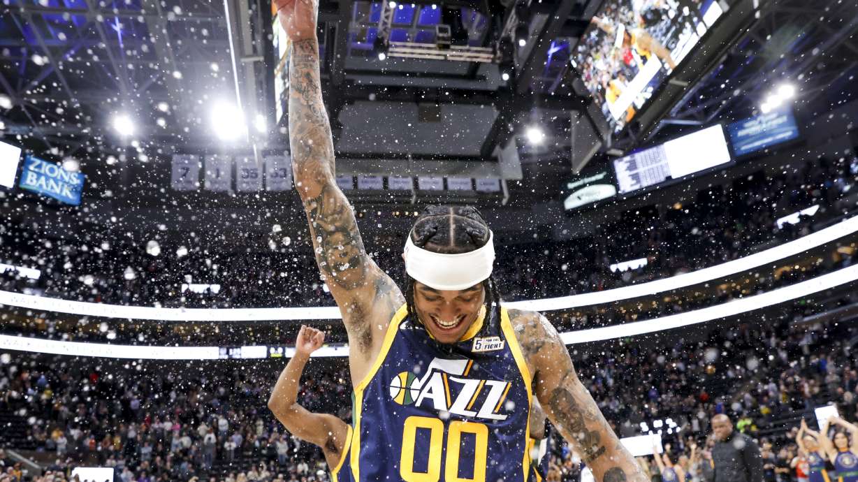 Utah Jazz guard Jordan Clarkson (00) celebrates after scoring 45 points and winning over the Sacramento Kings at Vivint Arena in Salt Lake City on Saturday, March 12, 2022. Jazz won 134-125.