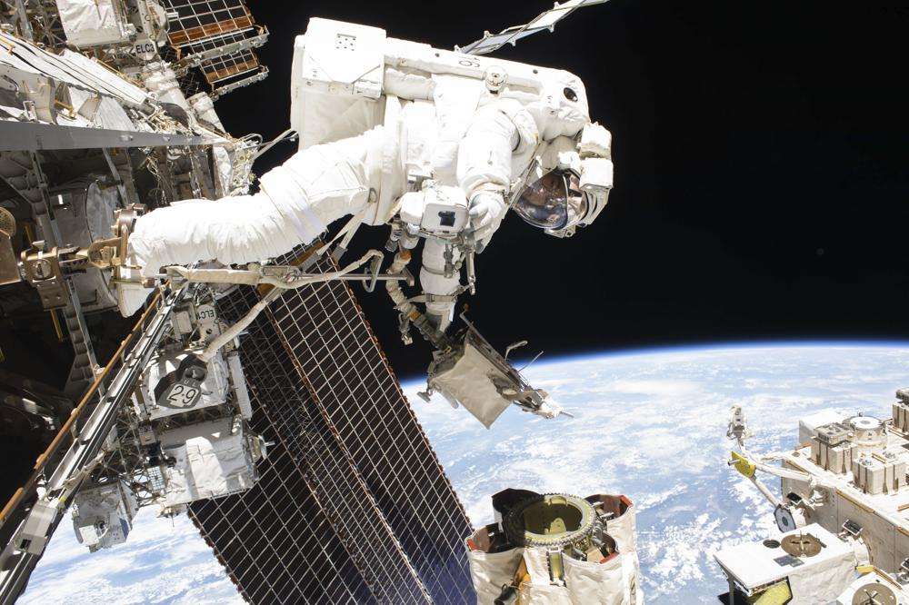 Astronaut Mark Vande Hei performs a spacewalk to lubricate the Canadarm2 on Oct. 10, 2017.